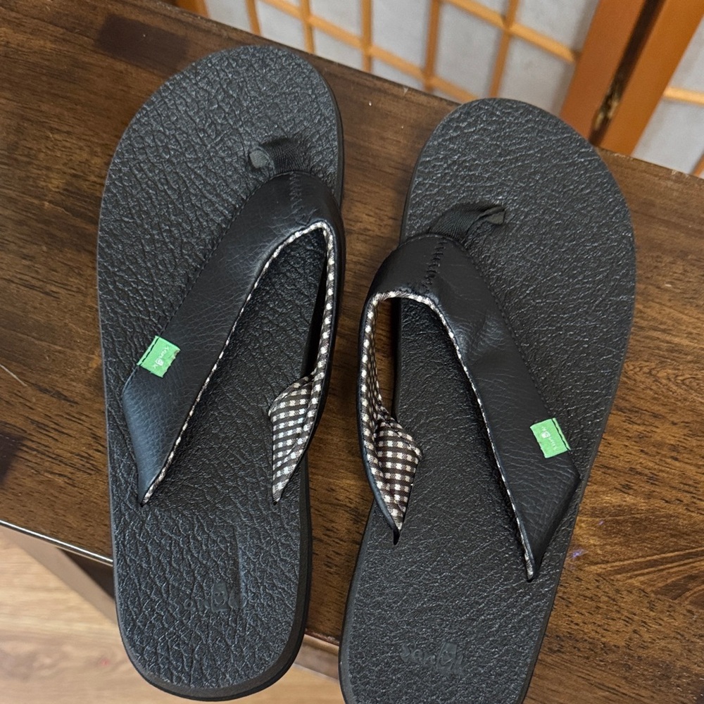 Black Flip-Flop Sandals